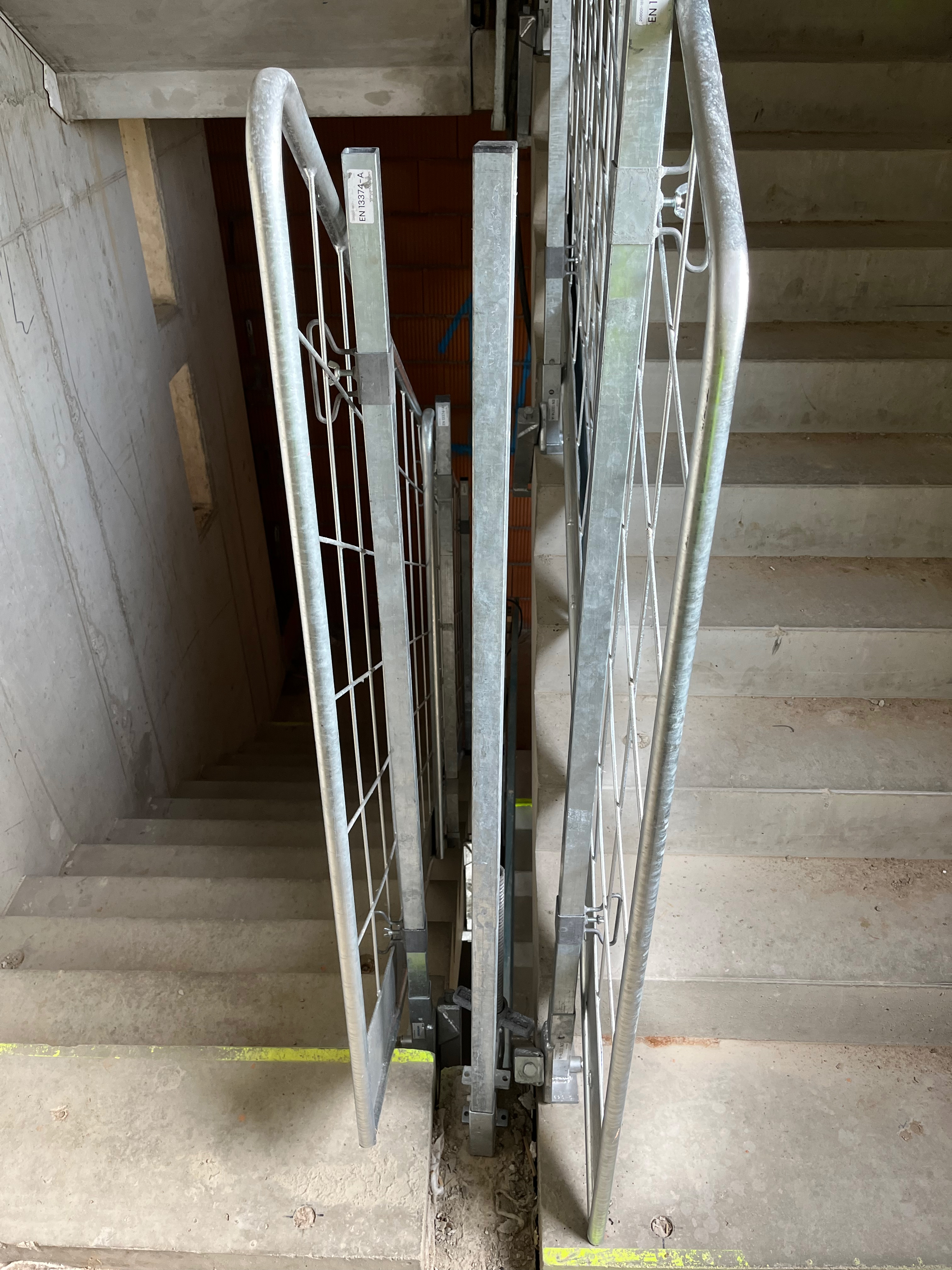 Stair_barrier_3